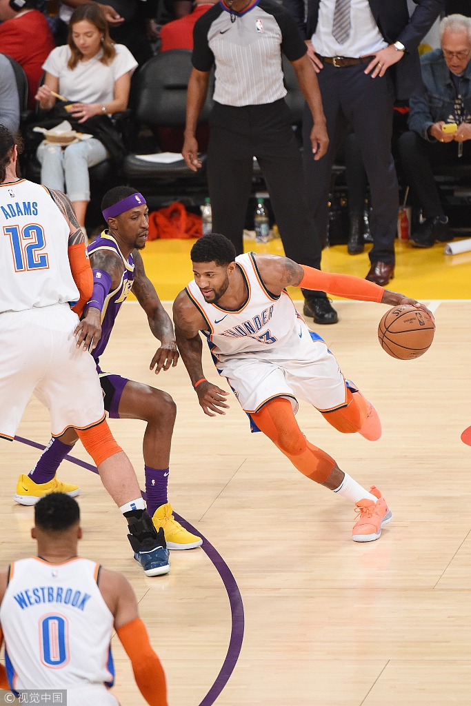 两人均在社 两人均在社