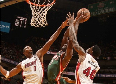 全国人均体育场地面积“破.