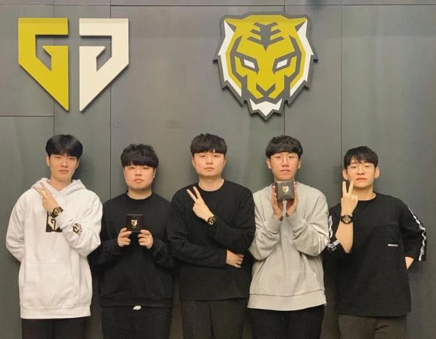 许多球迷意 许多球迷意